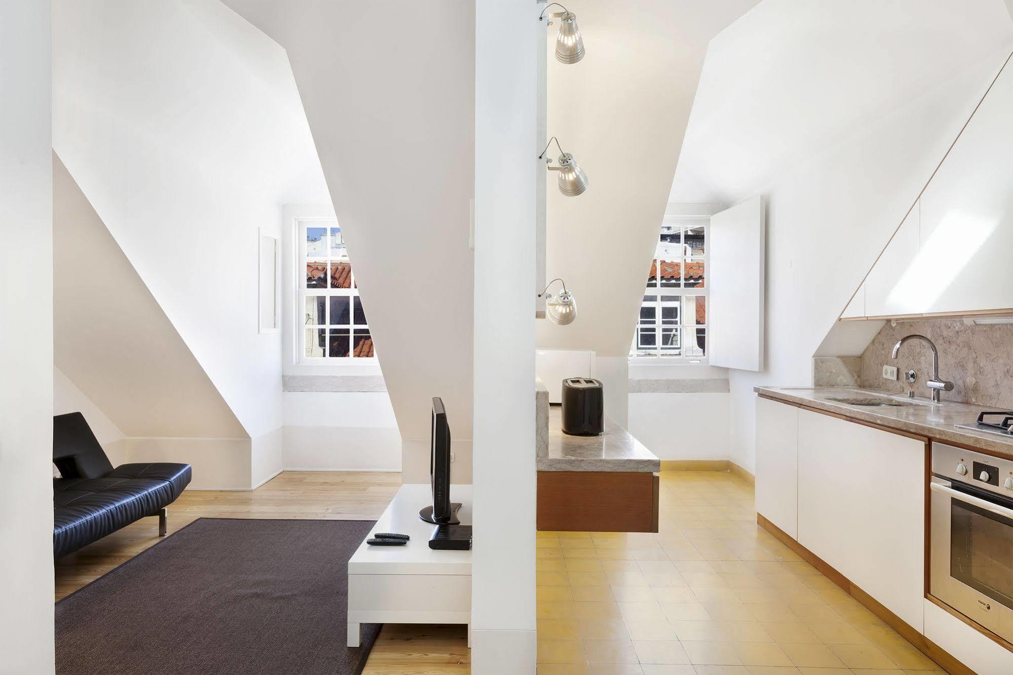 Freedom Serviced Apartments - Cais Do Sodre Lisbon Exterior photo